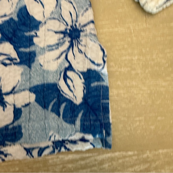 Cathy Daniels Blue and White Tropical Floral Tunic with Mandarin Collar - Picture 3 of 8